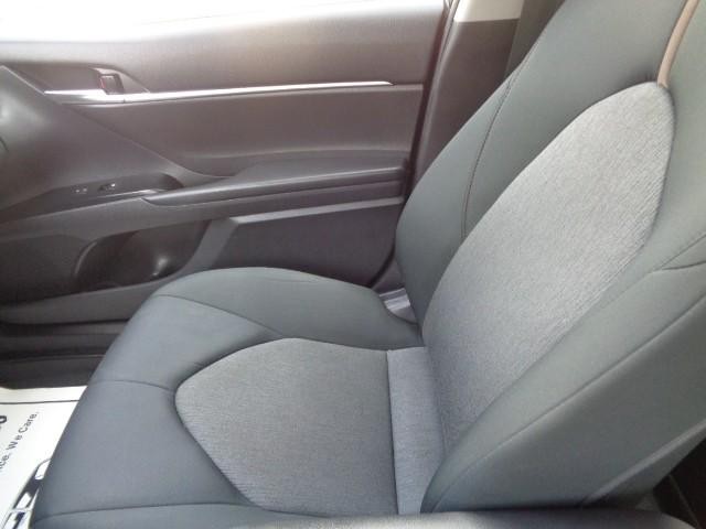 2018 Toyota Camry LE image 20