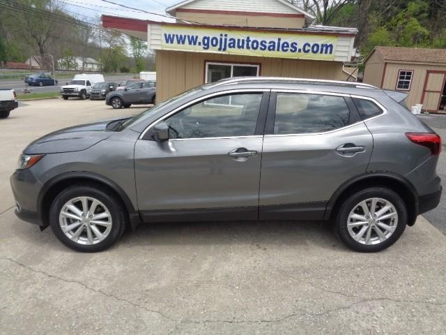 2017 Nissan Rogue Sport SV image 04