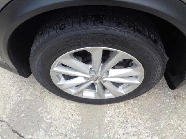 2017 Nissan Rogue Sport SV image 06