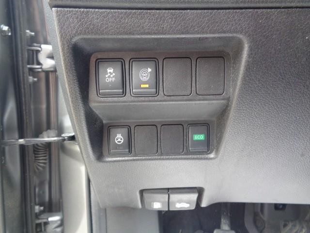 2017 Nissan Rogue Sport SV image 11