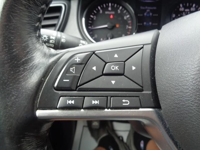 2017 Nissan Rogue Sport SV image 15