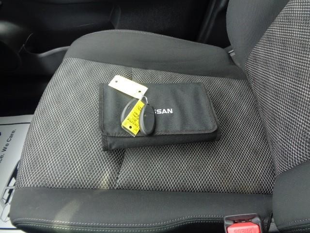 2017 Nissan Rogue Sport SV image 21