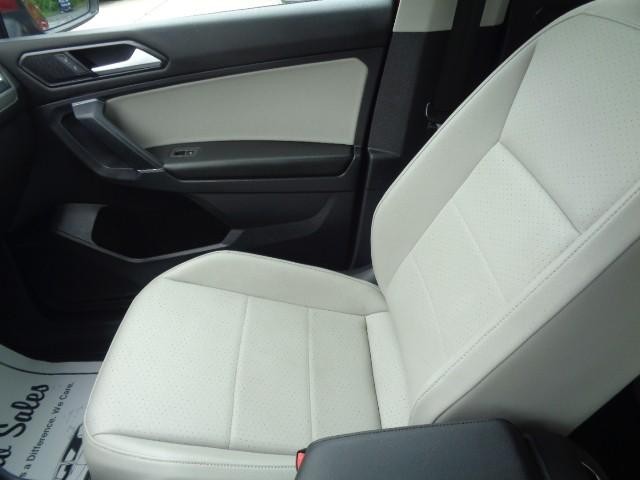 2018 Volkswagen Tiguan SE image 08