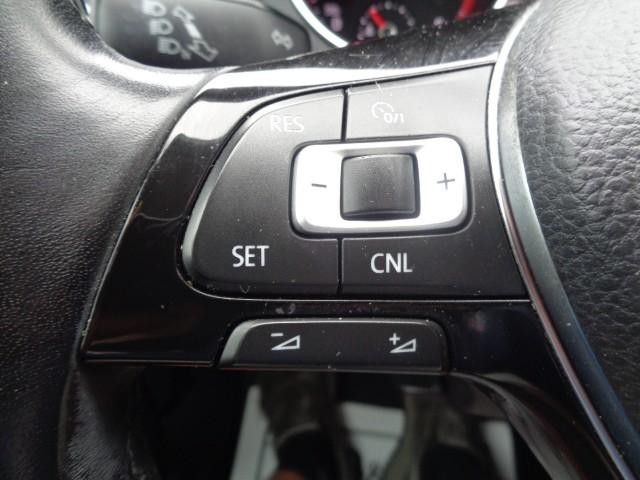 2018 Volkswagen Tiguan SE image 15