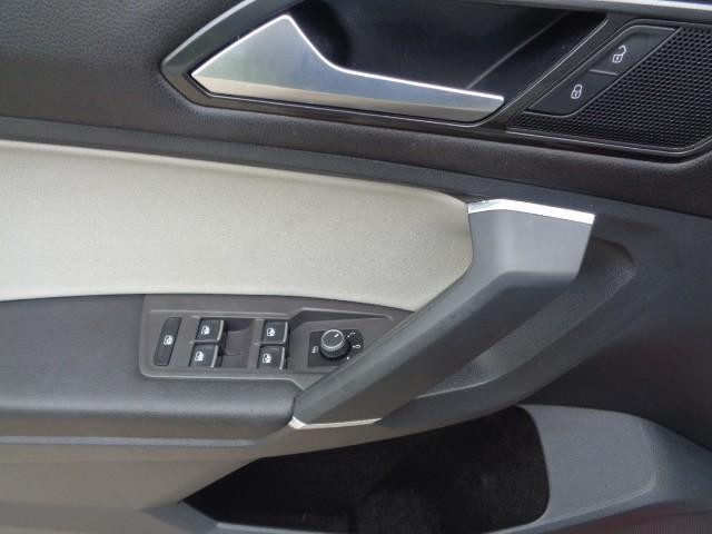 2018 Volkswagen Tiguan SE image 21