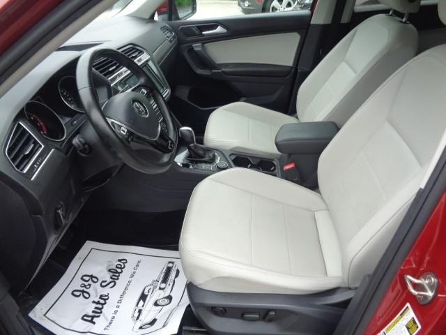 2018 Volkswagen Tiguan SE image 22