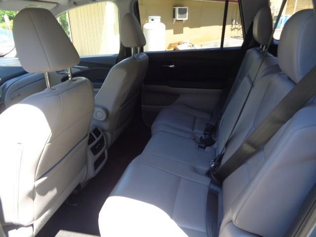 2016 Honda Pilot EX-L image 18