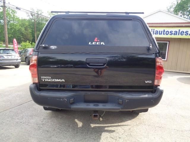 2015 Toyota Tacoma 4WD Double Cab image 04