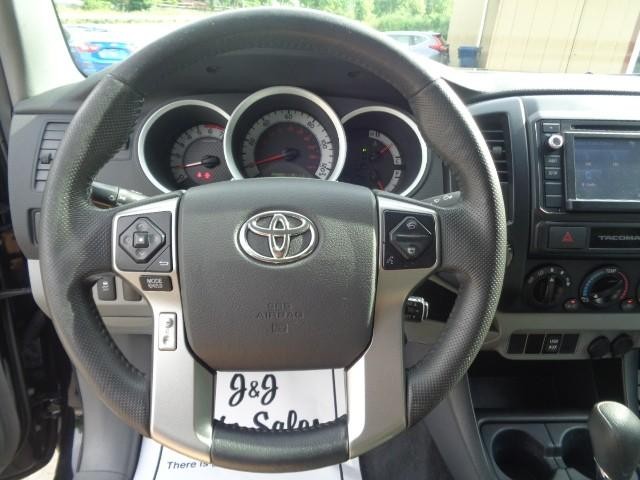 2015 Toyota Tacoma 4WD Double Cab image 13