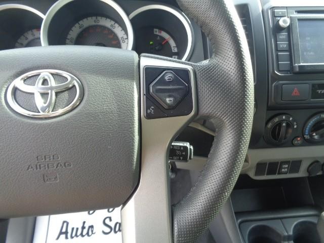 2015 Toyota Tacoma 4WD Double Cab image 14
