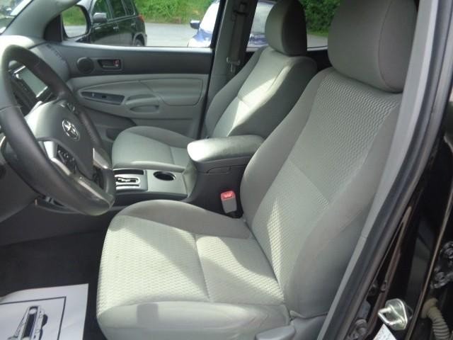 2015 Toyota Tacoma 4WD Double Cab image 18