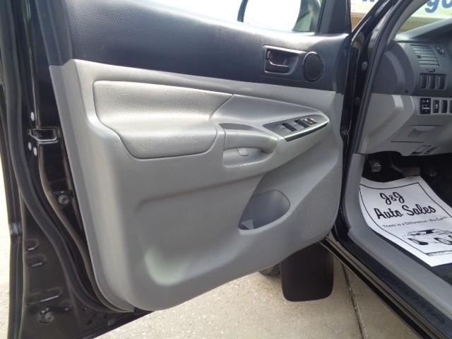 2015 Toyota Tacoma 4WD Double Cab image 21