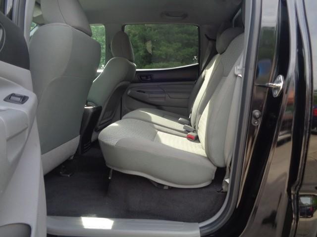 2015 Toyota Tacoma 4WD Double Cab image 22
