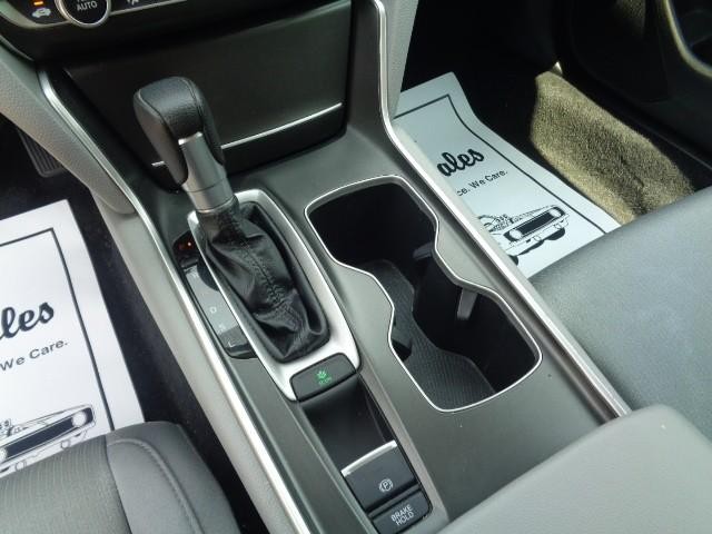 2020 Honda Accord Sedan LX 1.5T image 13