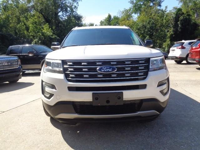 2017 Ford Explorer XLT image 02