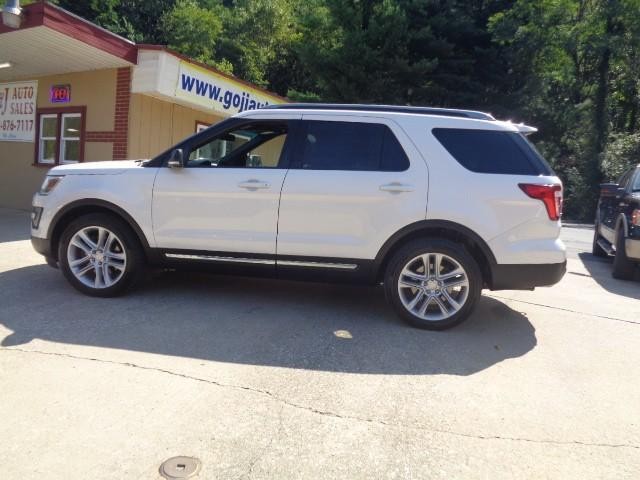 2017 Ford Explorer XLT image 03