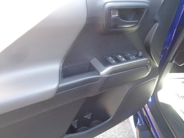2023 Toyota Tacoma 4WD 4WD SR5 DOUBLE Cab image 26