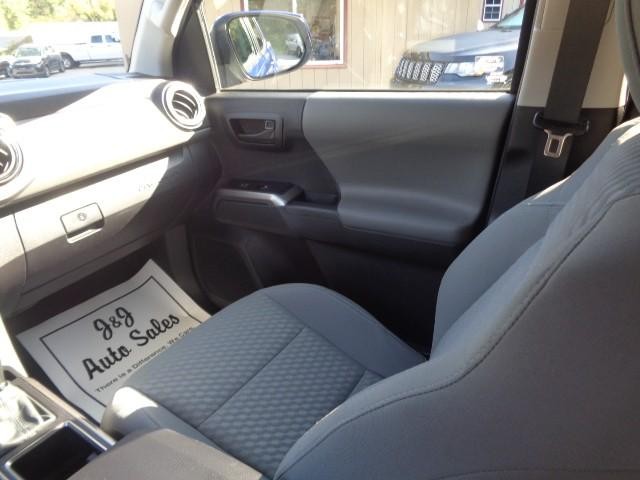 2023 Toyota Tacoma 4WD 4WD SR5 DOUBLE Cab image 28