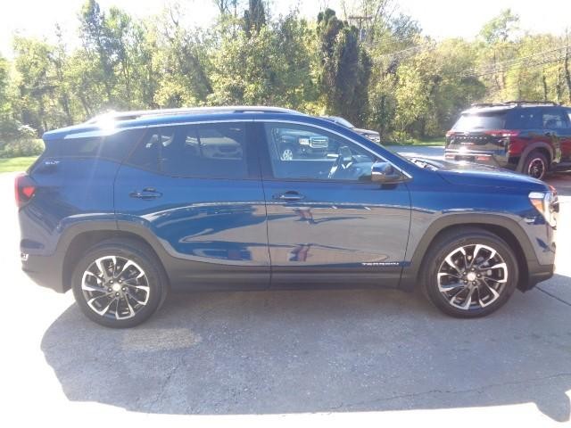 2022 GMC Terrain SLT image 04