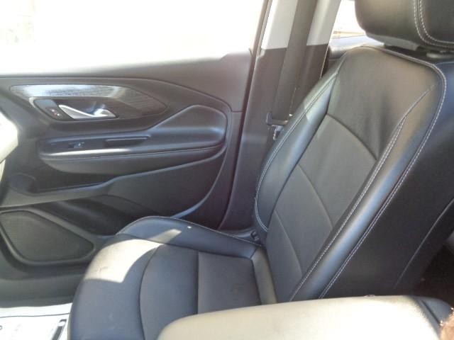 2022 GMC Terrain SLT image 09