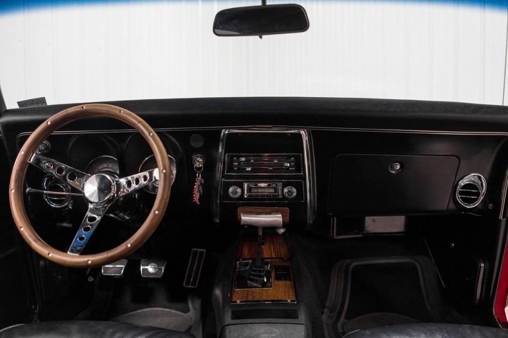 Chevrolet Camaro Vehicle Full-screen Gallery Image 29