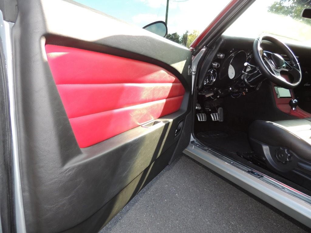 Chevrolet Camaro Vehicle Full-screen Gallery Image 18