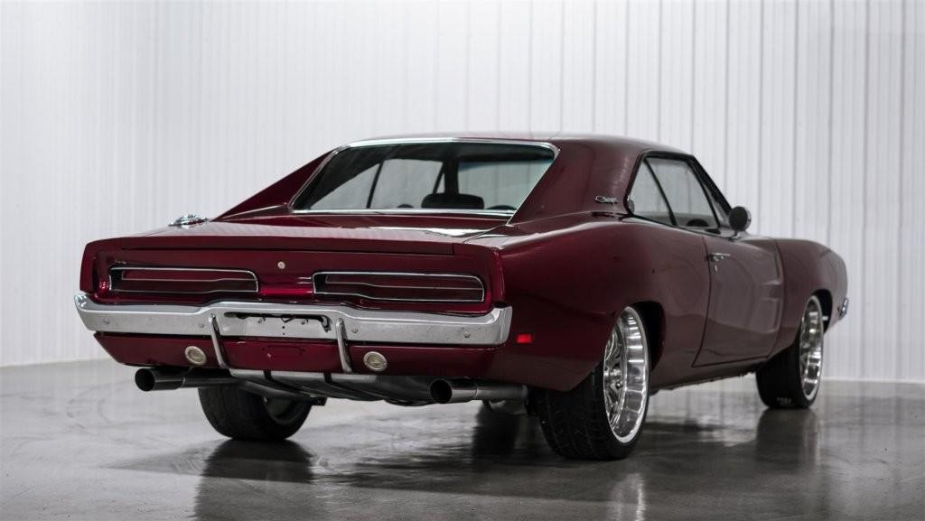 Dodge Charger Vehicle Full-screen Gallery Image 11