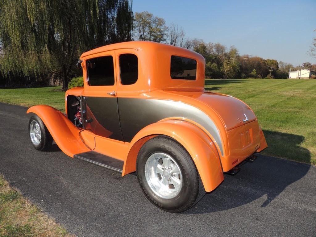 Ford Coupe Vehicle Full-screen Gallery Image 8
