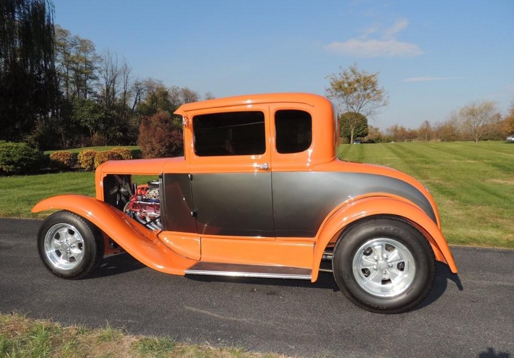 Ford Coupe Vehicle Full-screen Gallery Image 10