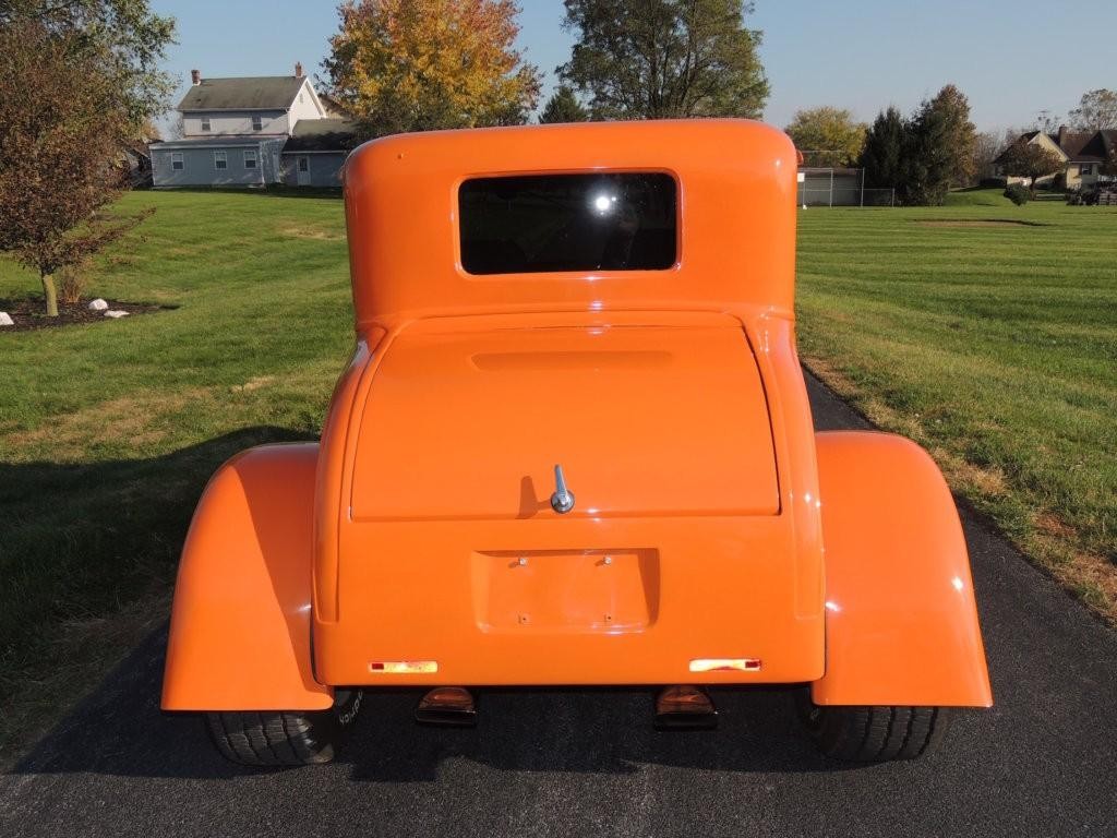 Ford Coupe Vehicle Full-screen Gallery Image 15