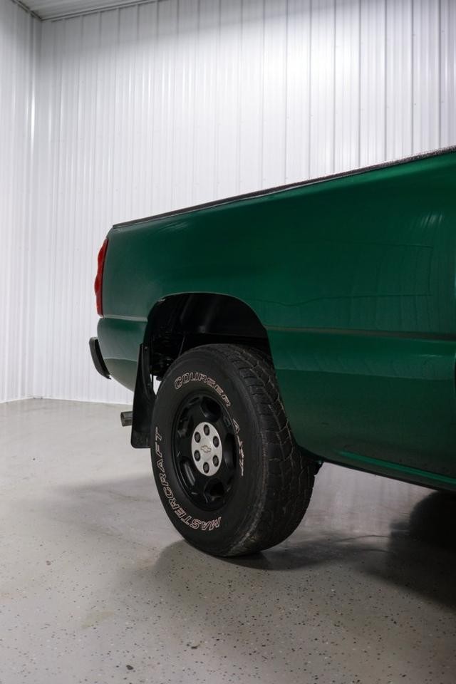 Chevrolet Silverado 1500 Vehicle Full-screen Gallery Image 40