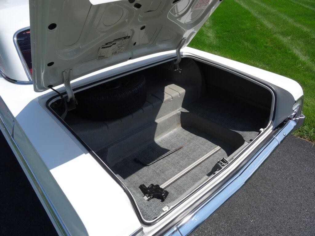 Chevrolet Impala Vehicle Full-screen Gallery Image 8