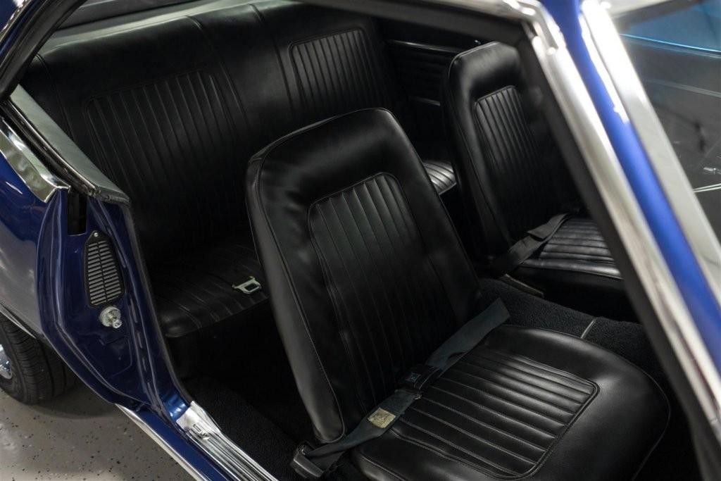 Chevrolet Camaro Vehicle Full-screen Gallery Image 17