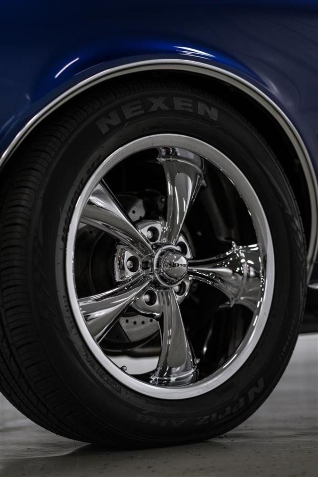 Chevrolet Camaro Vehicle Full-screen Gallery Image 26