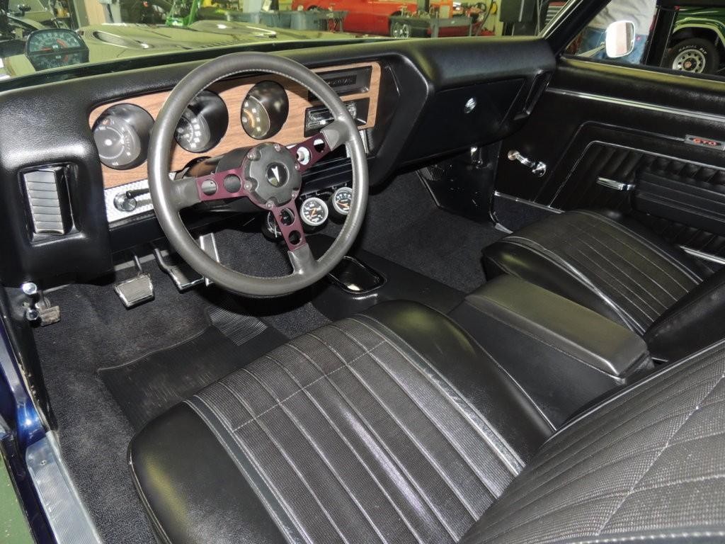 Pontiac GTO Vehicle Full-screen Gallery Image 9