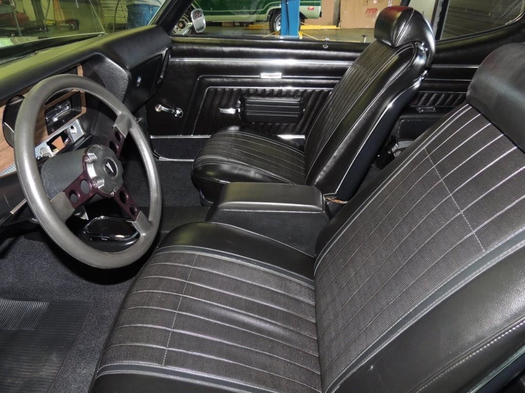Pontiac GTO Vehicle Full-screen Gallery Image 10