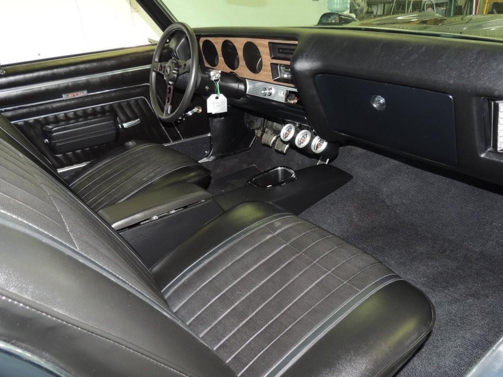 Pontiac GTO Vehicle Full-screen Gallery Image 11