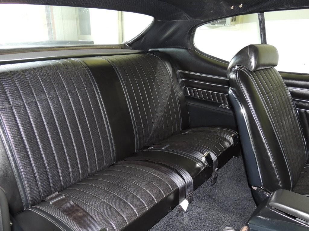 Pontiac GTO Vehicle Full-screen Gallery Image 12