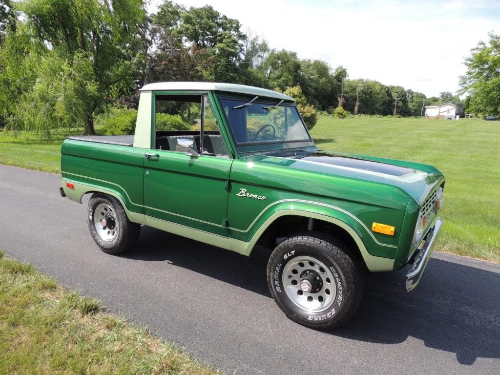 Ford Bronco Vehicle Full-screen Gallery Image 11