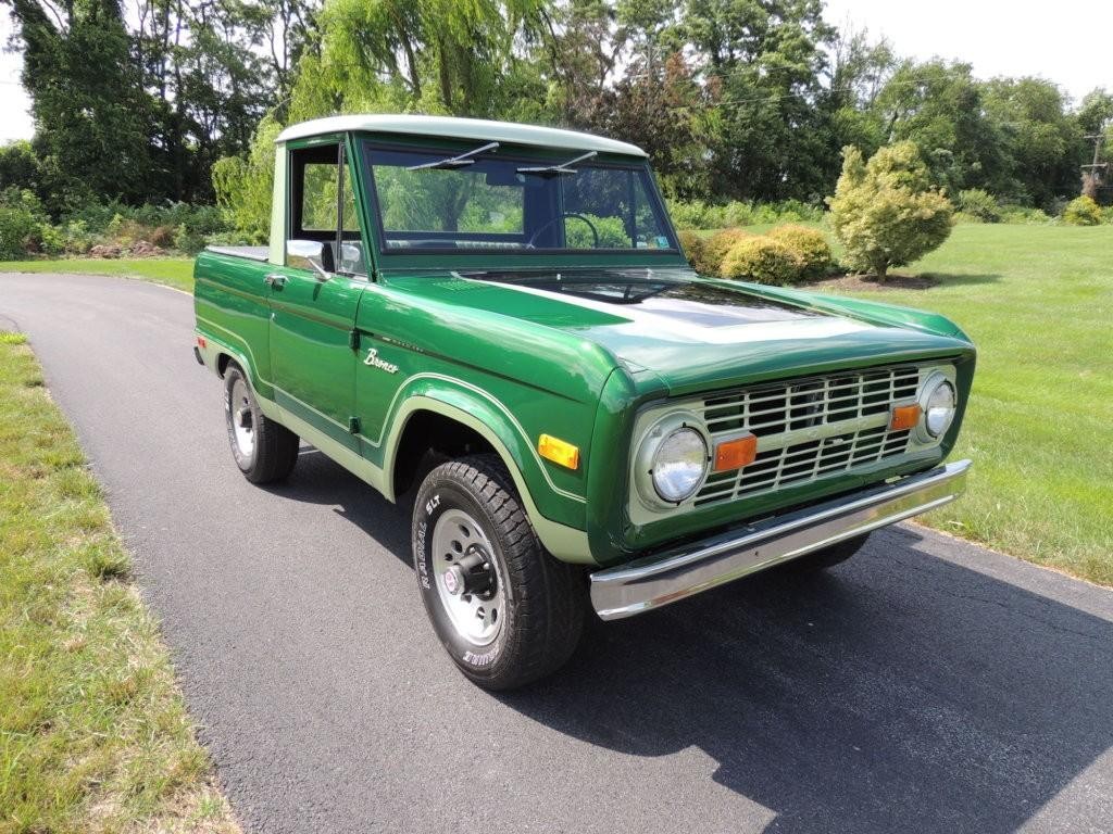 Ford Bronco Vehicle Full-screen Gallery Image 12