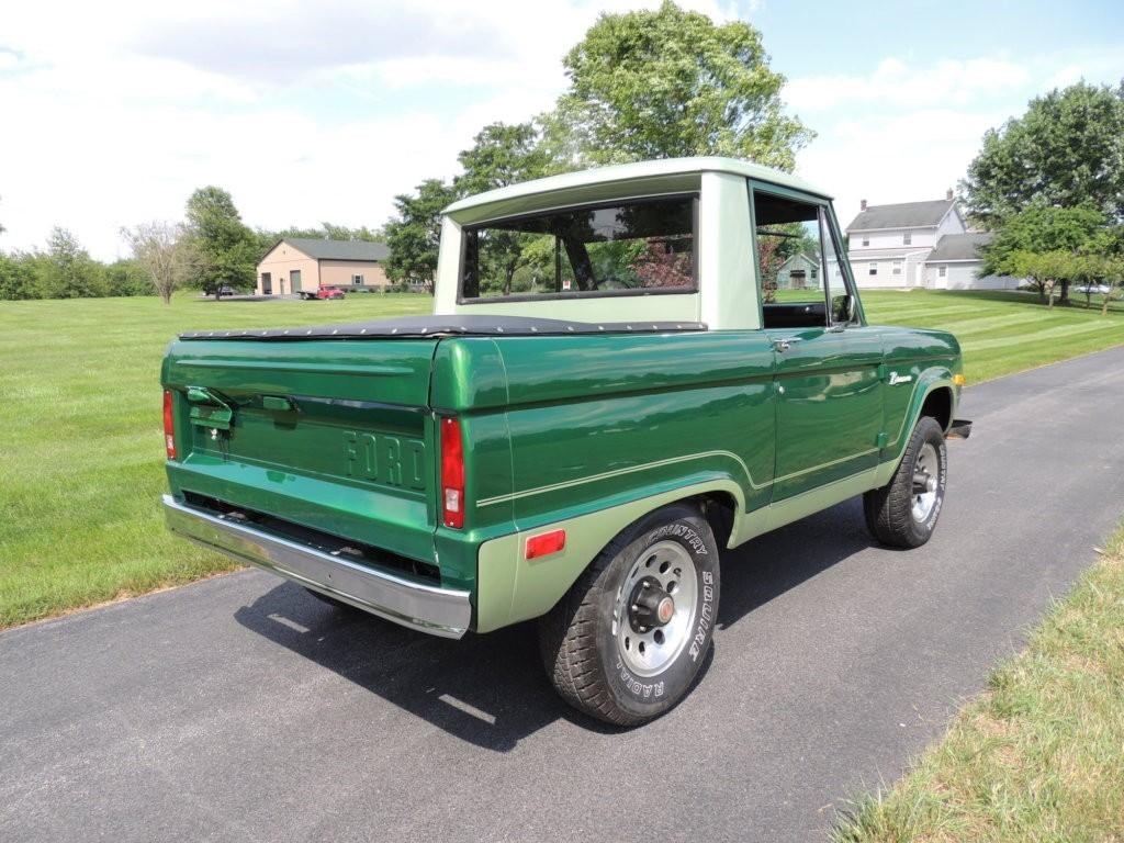 Ford Bronco Vehicle Full-screen Gallery Image 13