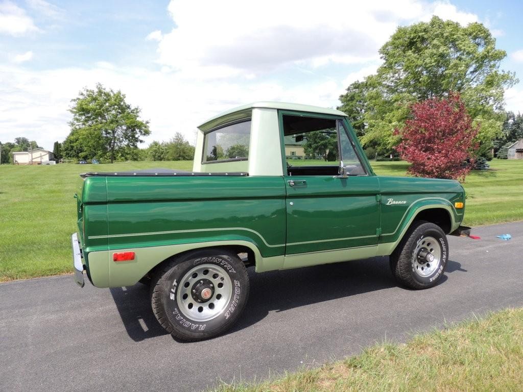 Ford Bronco Vehicle Full-screen Gallery Image 14