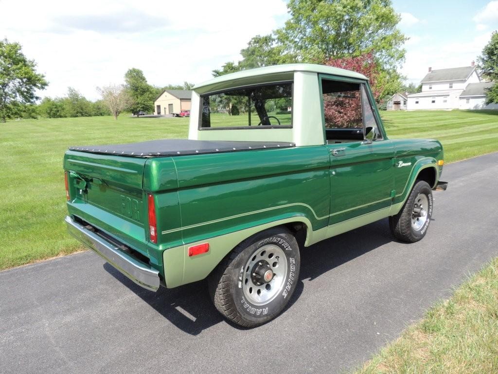 Ford Bronco Vehicle Full-screen Gallery Image 15