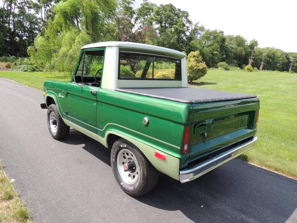 Ford Bronco Vehicle Full-screen Gallery Image 16