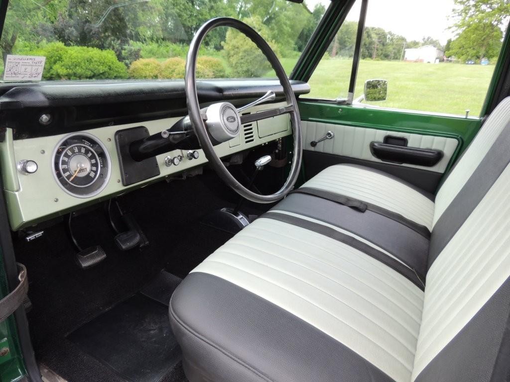 Ford Bronco Vehicle Full-screen Gallery Image 20