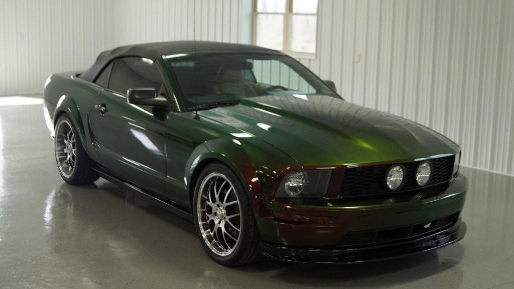 Ford Mustang Vehicle Full-screen Gallery Image 19