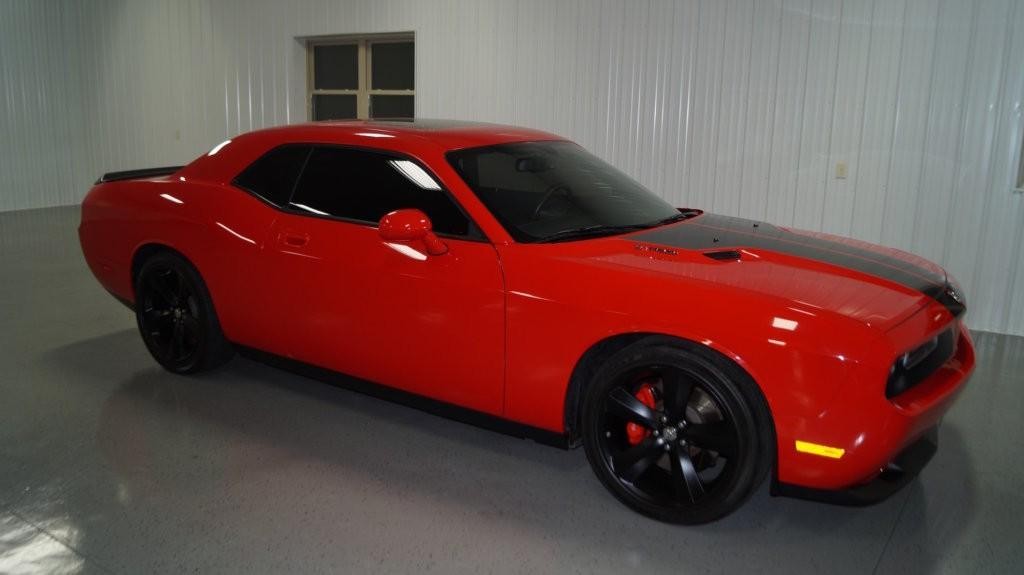 Dodge Challenger Vehicle Full-screen Gallery Image 2