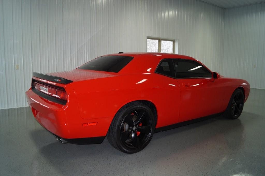 Dodge Challenger Vehicle Full-screen Gallery Image 12