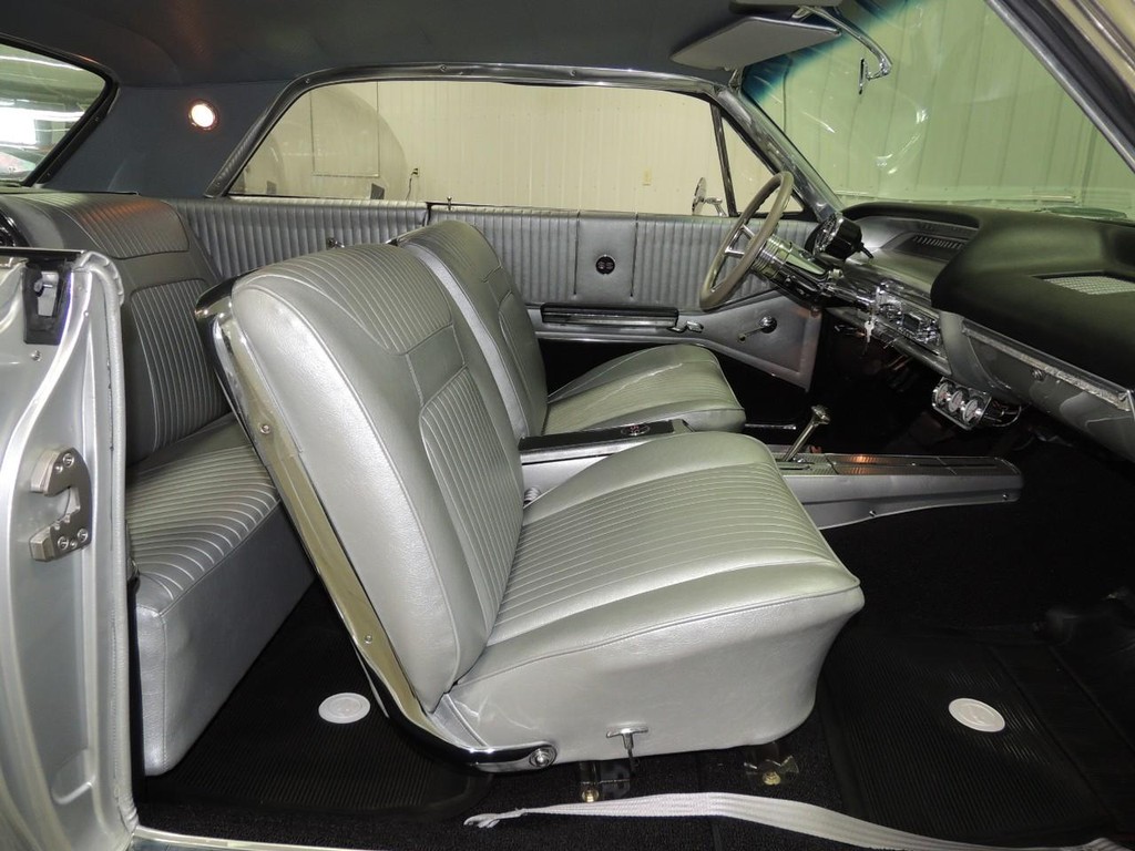 Chevrolet Impala Vehicle Full-screen Gallery Image 6
