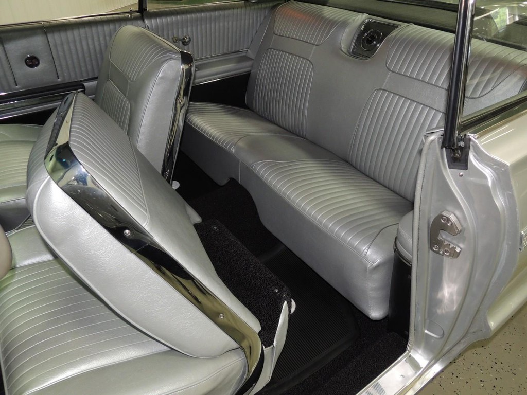 Chevrolet Impala Vehicle Full-screen Gallery Image 21